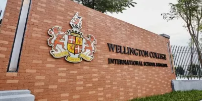Image for โรงเรียนนานาชาติ Wellington College ออกแบบพื้นที่ตรงทางเดิน (Corridor) ยังไงให้ไม่มีเสียงก้องในห้องโถง