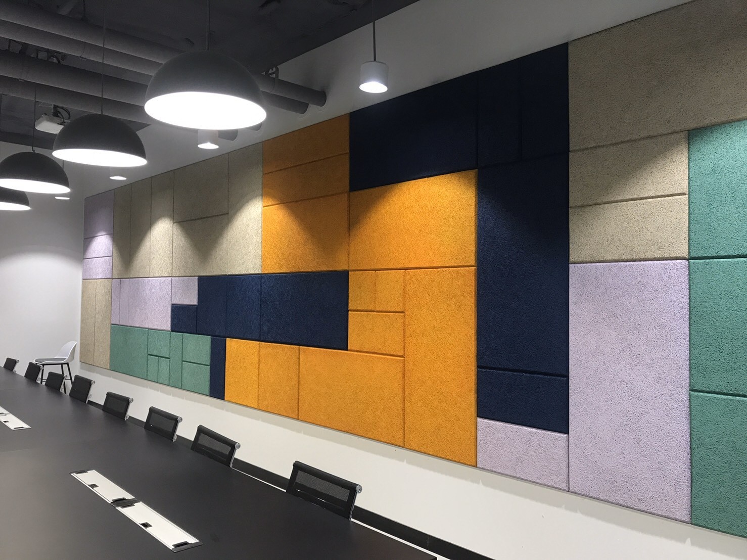 แปลงโฉมห้องประชุมใหม่ เพิ่มสีสันความสนุกสนานได้ด้วย Trandar Heradesign