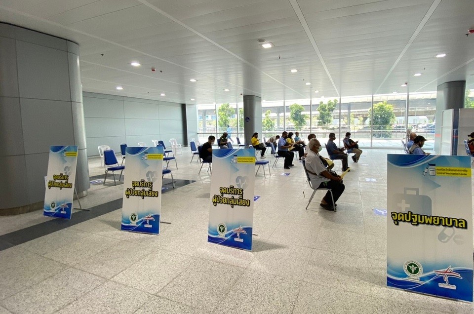 จุด One stop service สำหรับผู้ป่วยกลุ่มเสี่ยง “ศูนย์ฉีดวัคซีนกลางบางซื่อ”